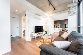 Stylish Southbank 1-bedroom with pool and Gym